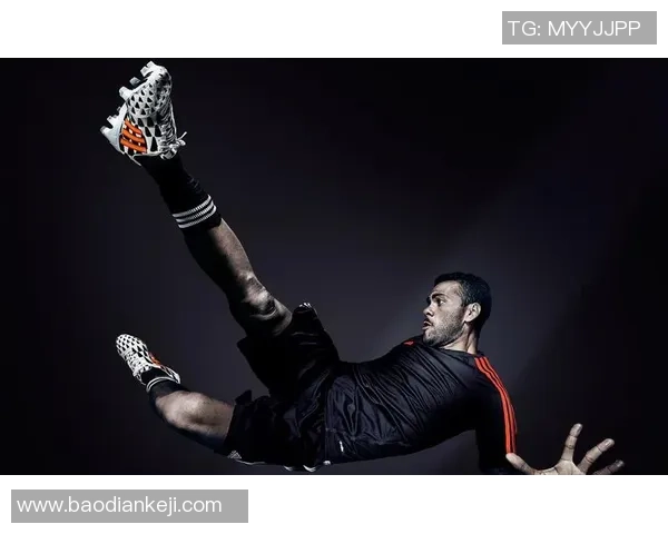 手绘T恤展现足球明星魅力与女孩青春活力的完美结合