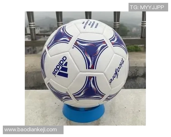 杨明足球明星签名拼多多足球热销中球迷必备的收藏品 杨明足球明星签名拼多多足球热销中球迷必备的收藏品